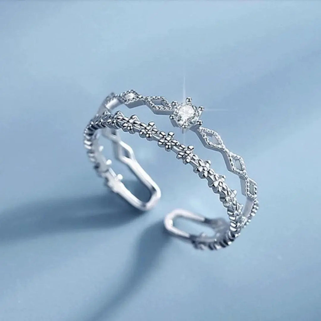Adjustable Elegant Zirconia Ring made of Silver