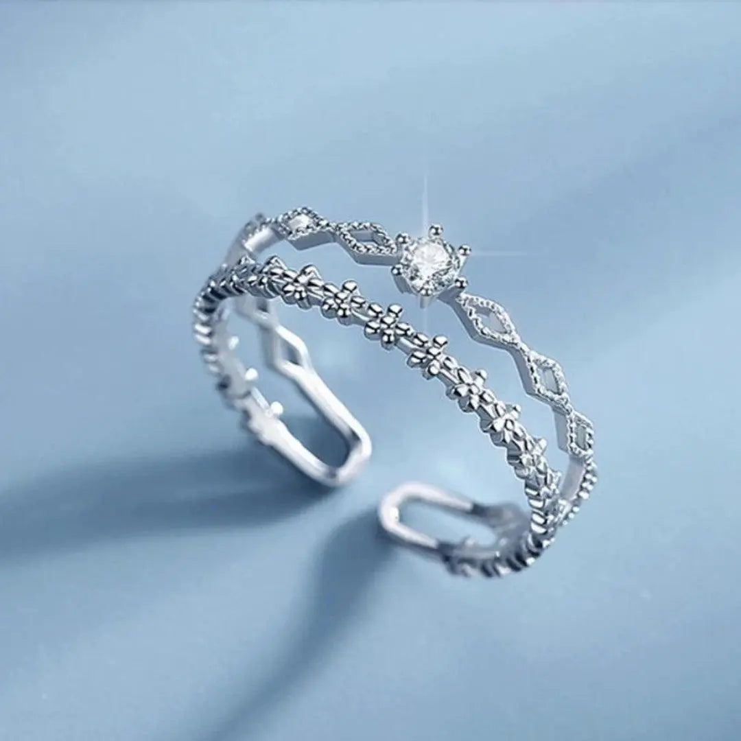 Adjustable Elegant Zirconia Ring made of Silver